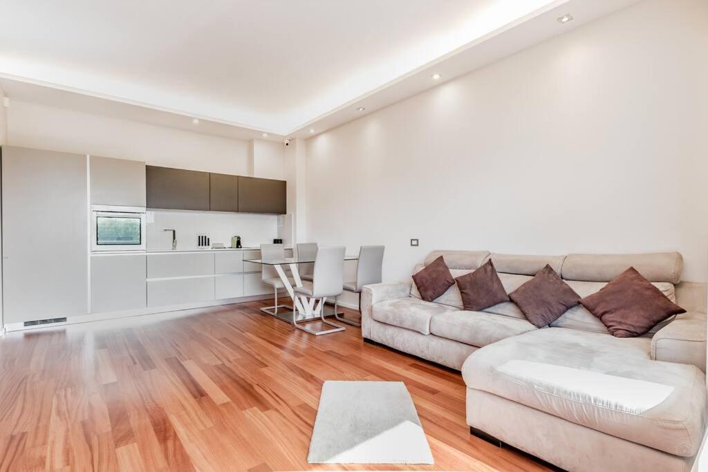 Luxury Apartment Front Of Cavalieri Hilton Hotel Rome Exterior photo