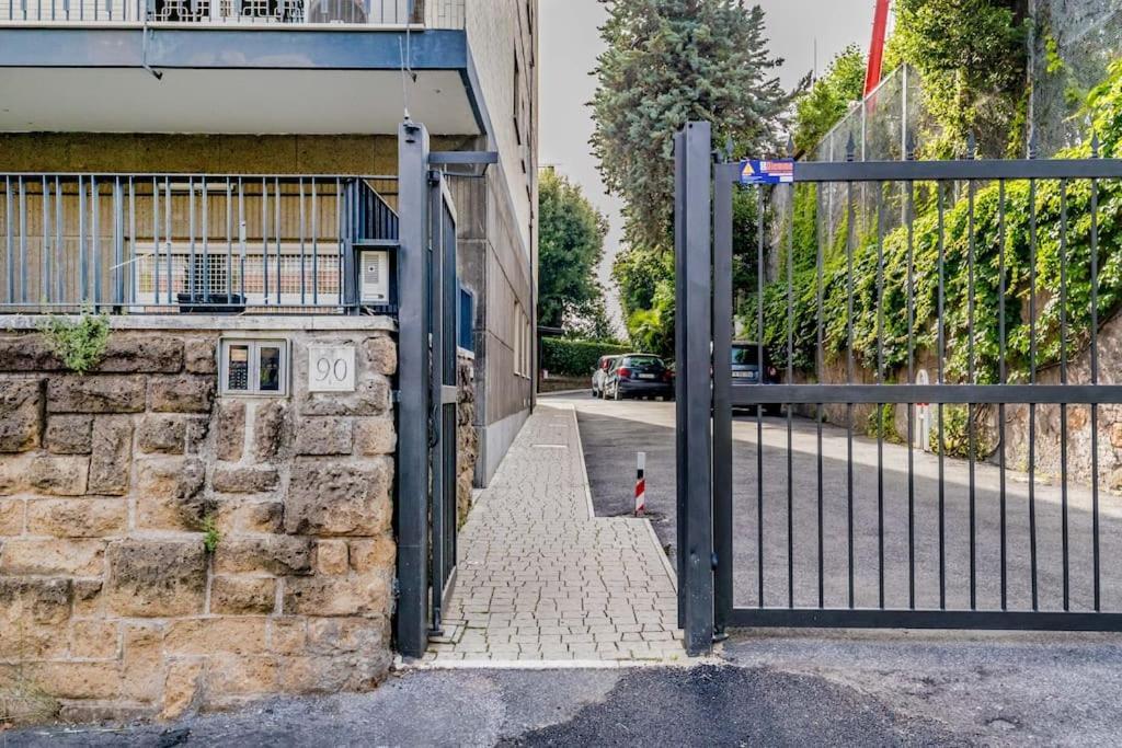 Luxury Apartment Front Of Cavalieri Hilton Hotel Rome Exterior photo